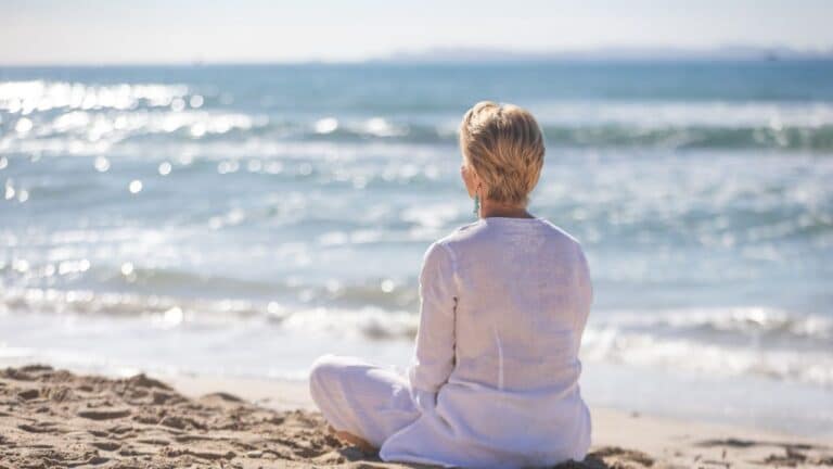 Extraordinary kam in der Meditation zu Silvia Belmonte